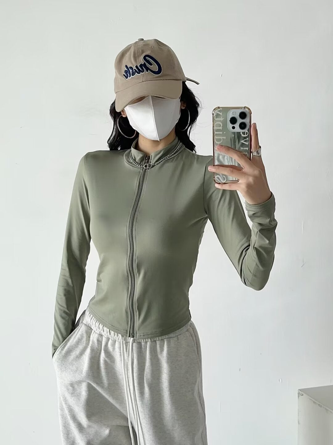 Stand up collar tight fitting short jacket
